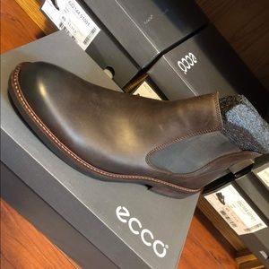 🔴 SOLD 🔴 Brand New MEN Ecco Chelsea boots